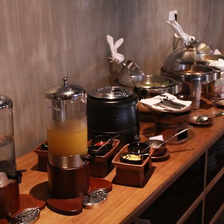 ไนต์แอนด์เดย์ ซูราบายา - เคดุงโดโร Hotel สุราบายา ภายนอก รูปภาพ